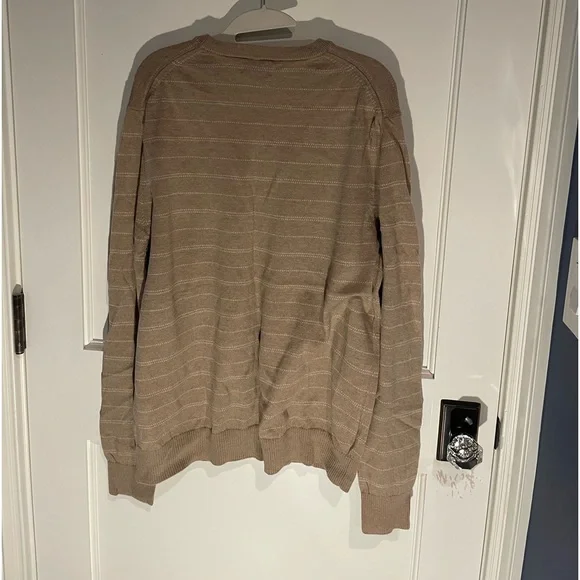 Banana Republic 100% Merino Wool Sweater (Large). - Picture 2 of 3